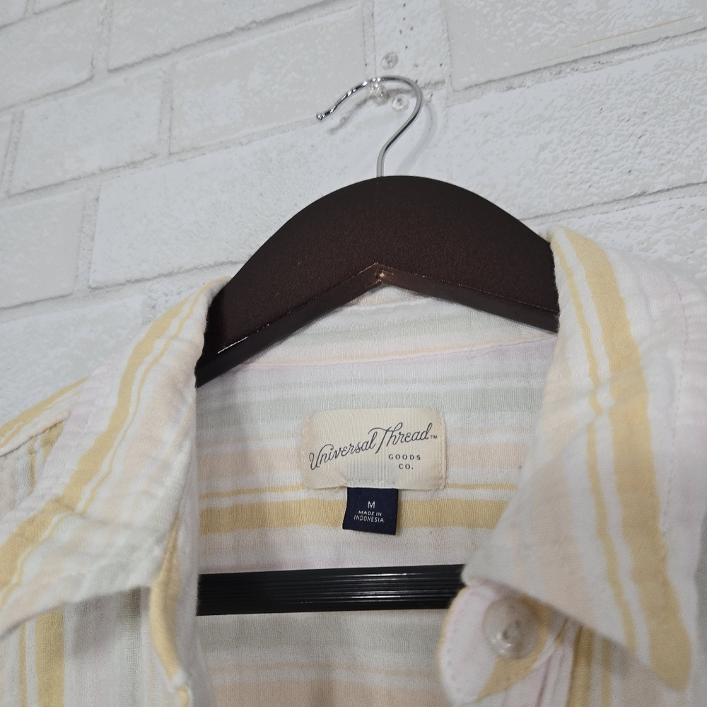 Universal Thread button down top - Picture 6 of 13